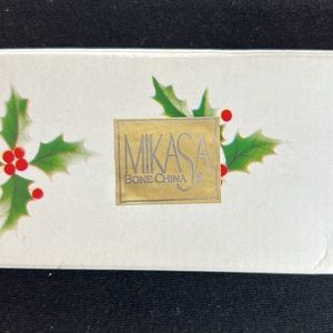 Mikasa bone china Ribbon Holly cake server